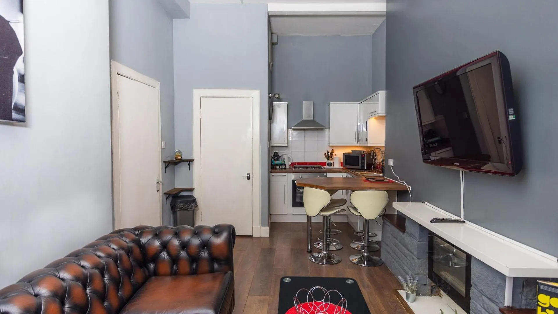 Warm 1 Bed Apartment By Holyrood Palace And Park! Edinburgh