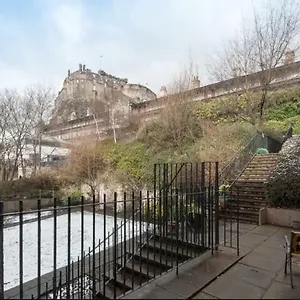 Charming 1 Bed With Castle View Appartement