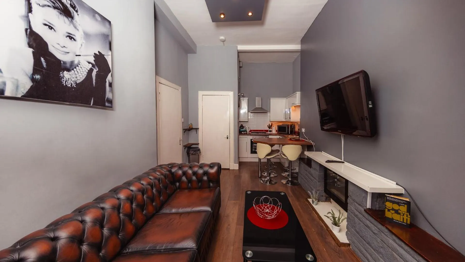 Warm 1 Bed Apartment By Holyrood Palace And Park! Edinburgh