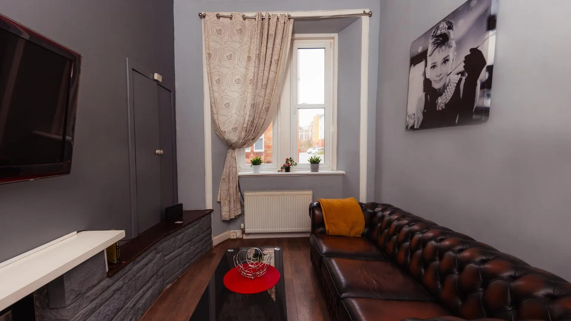 Warm 1 Bed Apartment By Holyrood Palace And Park! Edinburgh United Kingdom