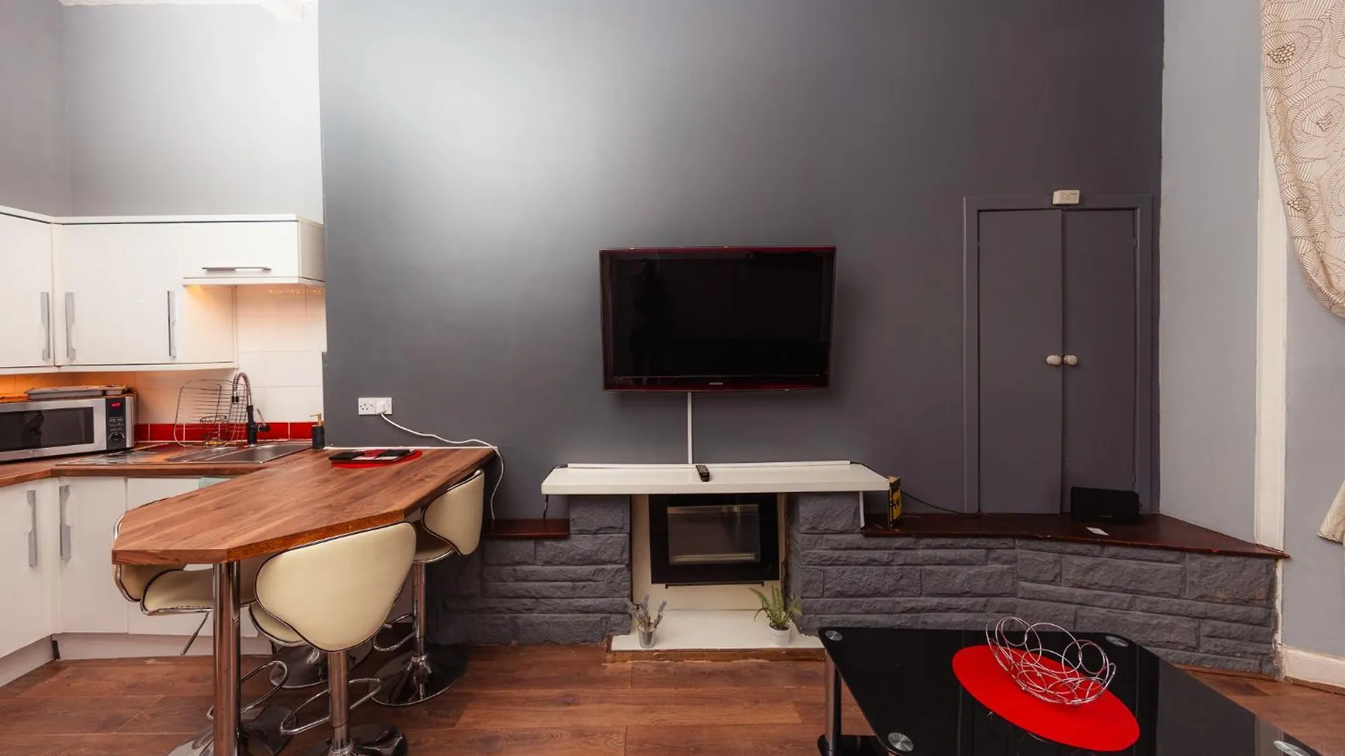 Warm 1 Bed Apartment By Holyrood Palace And Park! Edinburgh United Kingdom