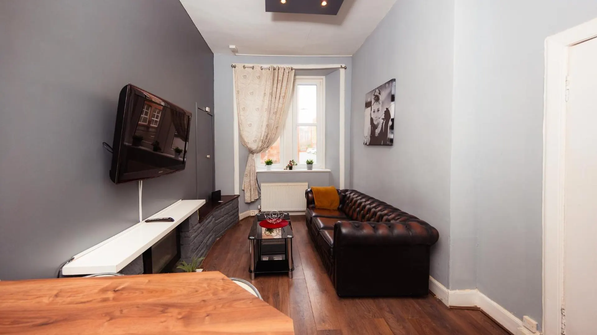 Warm 1 Bed Apartment By Holyrood Palace And Park! Edinburgh
