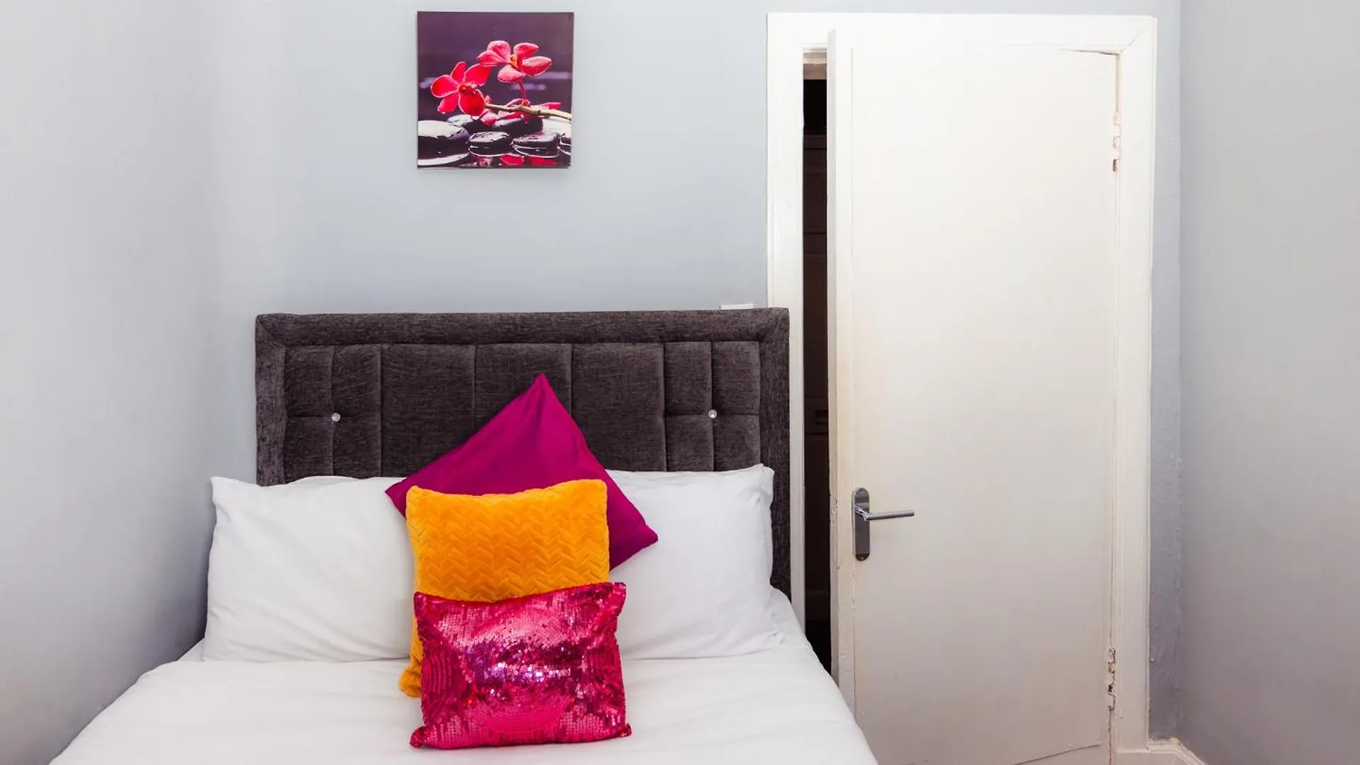 Warm 1 Bed Apartment By Holyrood Palace And Park! Edinburgh